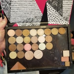 Huge Magnetic Palette with shadows.